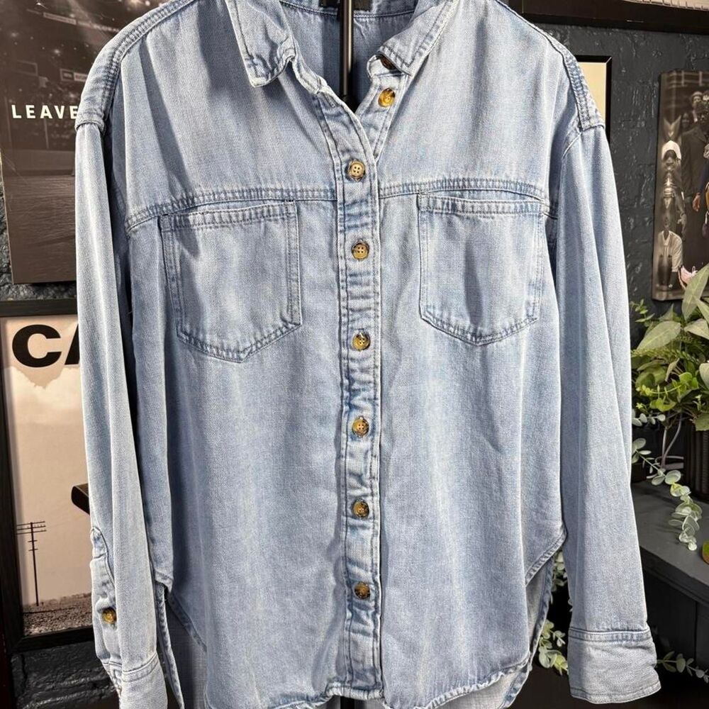 Velvet Heart Los Angeles Denim Chambray Button Up Shirt - Women’s Large